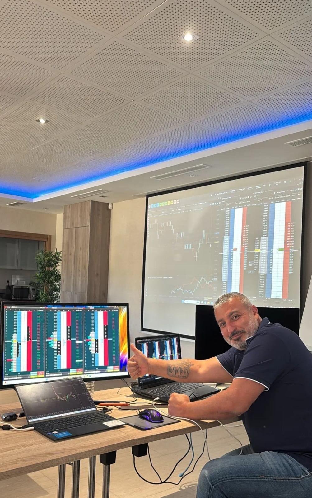 Trader devant ses écrans